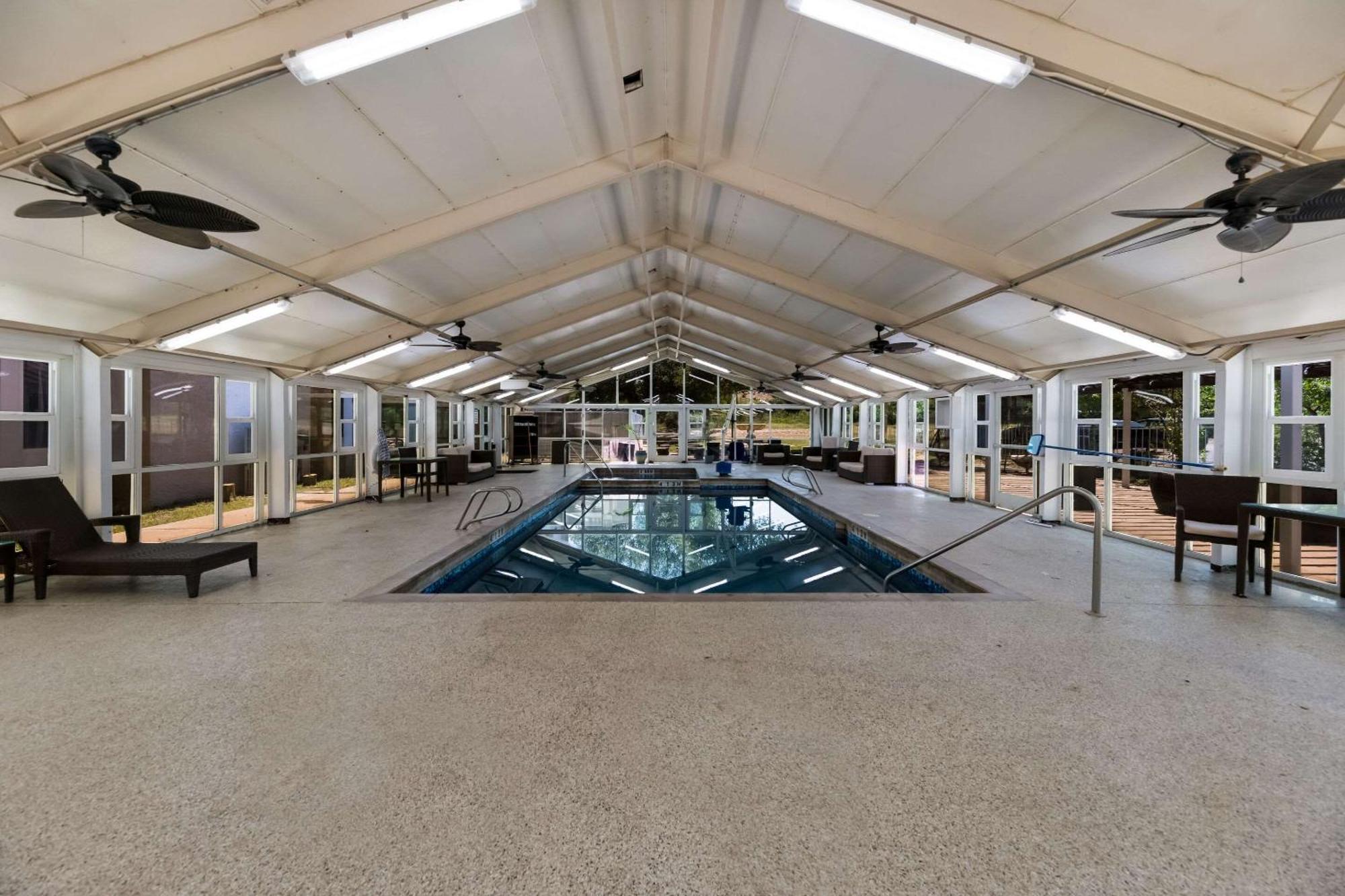 Suburban Studios San Angelo Bagian luar foto